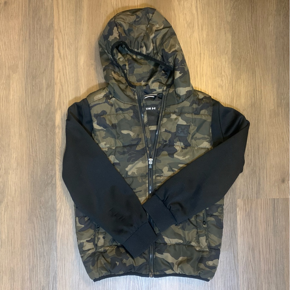 Boys Under Armor Camo Jacket Size M